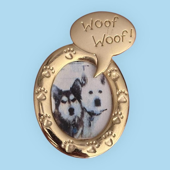 Vintage 1980’s JJ Artifacts Gold Tone Oval Pet Dog Frame Picture Pin Brooch - Picture 3 of 5